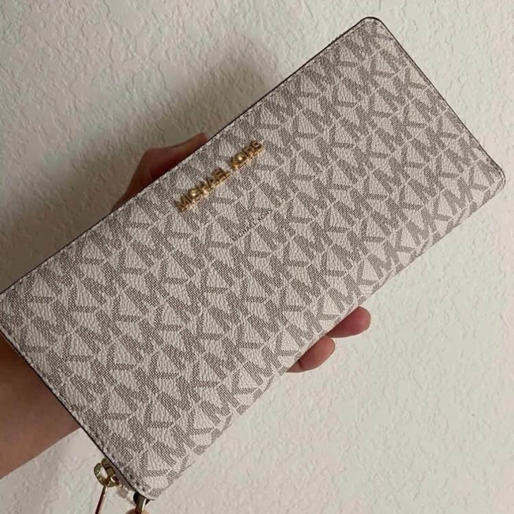 Michael kors wallet
